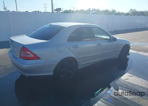 2005 Mercedes-Benz C 320 Luxury/Sport из США, поврежденный, VIN WDBRF64J05F569865
